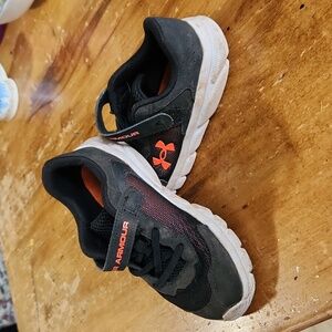 size 10 under armour shoes